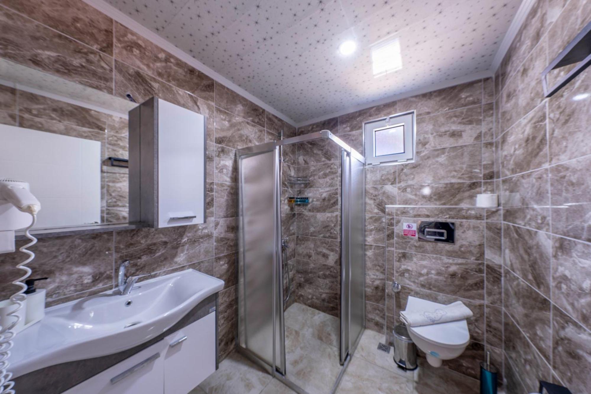 Larex Otel Каш Екстериор снимка