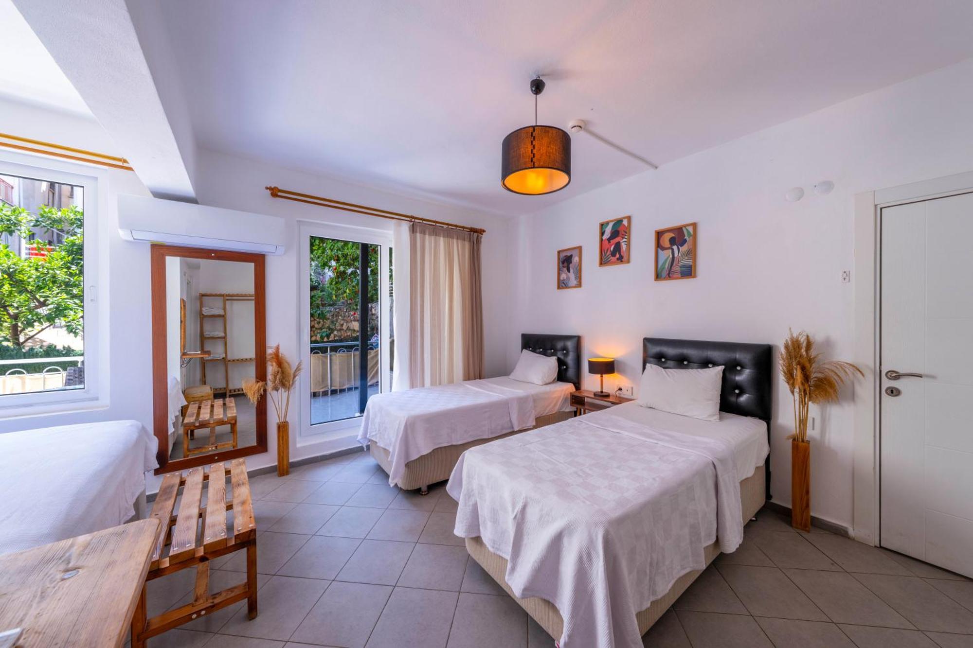 Larex Otel Каш Екстериор снимка