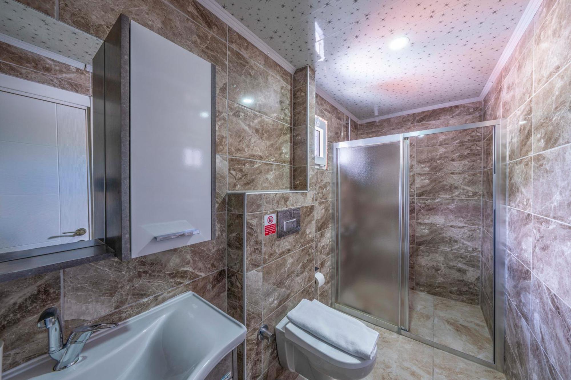 Larex Otel Каш Екстериор снимка