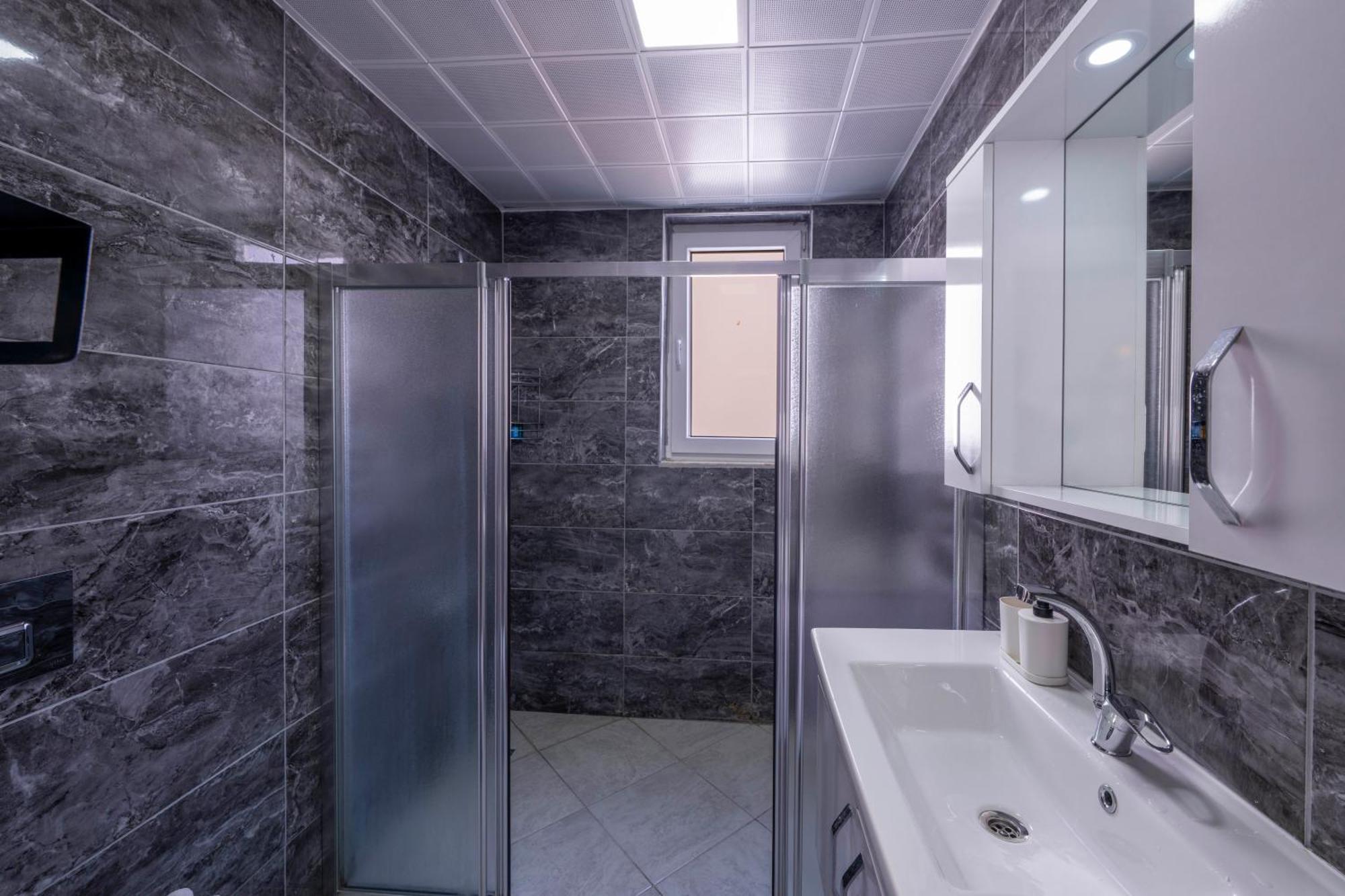Larex Otel Каш Екстериор снимка
